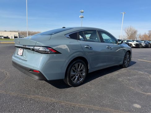 Used 2026 Nissan Sentra SL w/ Floor Mat Package FWD image 8