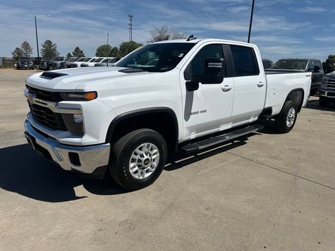 Used 2024 Chevrolet Silverado 2500 LT AWD/4WD image 29
