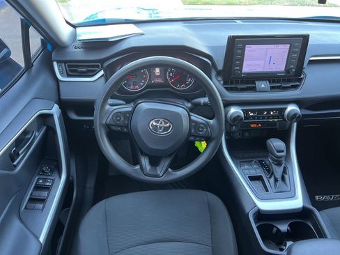 Used 2021 Toyota RAV4 LE image 10
