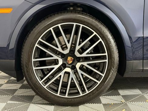 Certified 2025 Porsche Cayenne S image 11