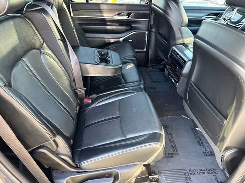 Used 2024 Jeep Wagoneer L Series II RWD image 20
