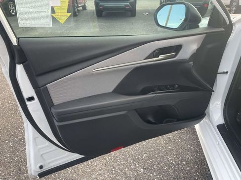 Used 2025 Toyota Camry SE w/ Convenience Package image 20