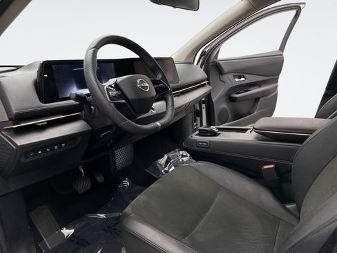 Used 2024 Nissan Ariya AWD image 10