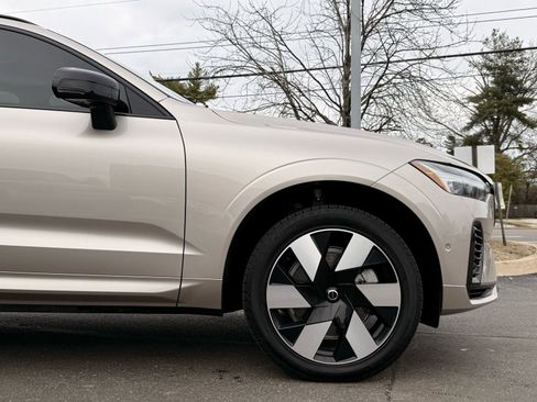 Used 2025 Volvo XC60 T8 Plus w/ Protection Package Premier image 18