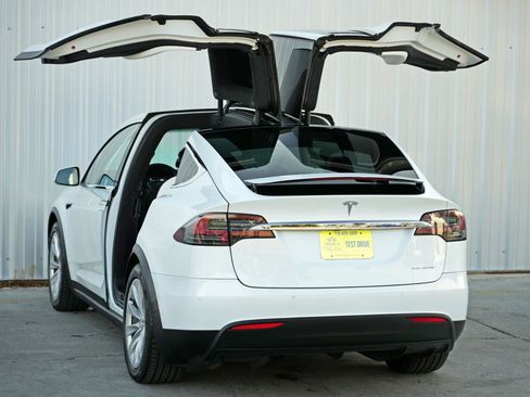 Used 2020 Tesla Model X Long Range image 48
