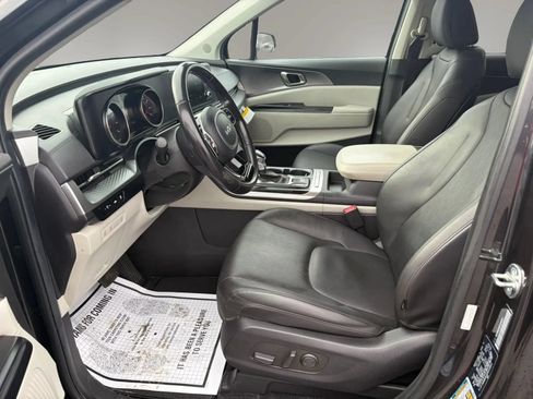 Used 2024 Kia Carnival LX FWD image 24
