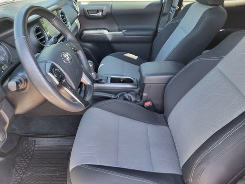 Used 2023 Toyota Tacoma TRD Off-Road w/ Technology Package AWD/4WD image 11