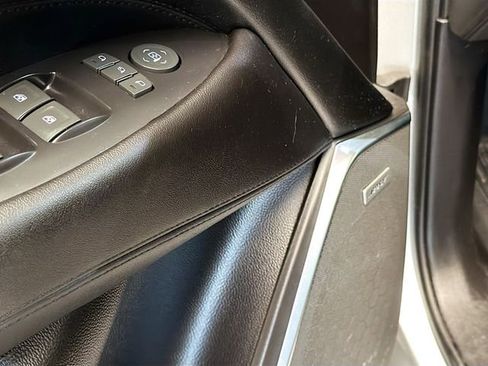 Used 2019 Cadillac Escalade Luxury image 19