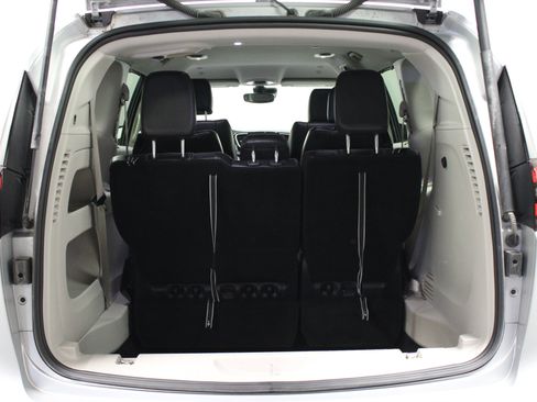 Used 2024 Chrysler Pacifica Touring-L FWD image 15