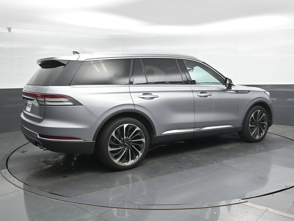 Used 2022 Lincoln Aviator Reserve w/ Equipment Group 201A AWD/4WD image 2