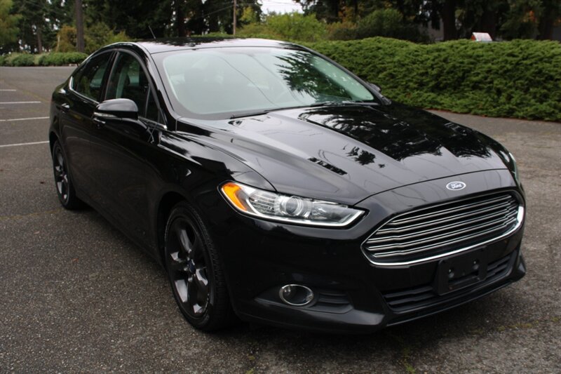 Used 2016 Ford Fusion SE w/ Equipment Group 201A FWD image 2