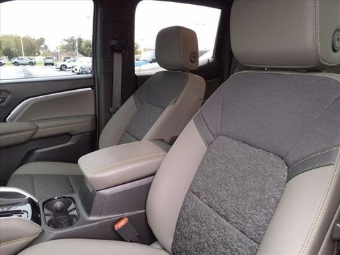 New 2024 Chevrolet Colorado ZR2 w/ Safety Package image 15