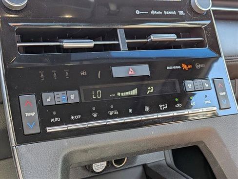 Used 2021 Toyota Avalon Limited image 8