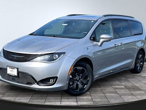 Used 2020 Chrysler Pacifica Limited w/ Advanced Safetytec Group FWD image 1