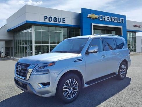 Used 2024 Nissan Armada SL w/ Captain's Chairs Package image 4