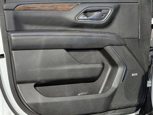 Used 2021 Chevrolet Suburban Premier image 11