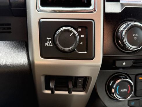 Used 2017 Ford F250 Lariat w/ Lariat Value Package AWD/4WD image 50