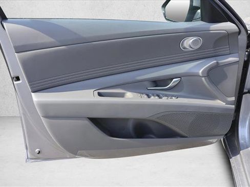 New 2025 Hyundai Elantra SEL image 12