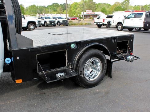 Used 2024 RAM 3500 Tradesman w/ Chrome Appearance Group image 16