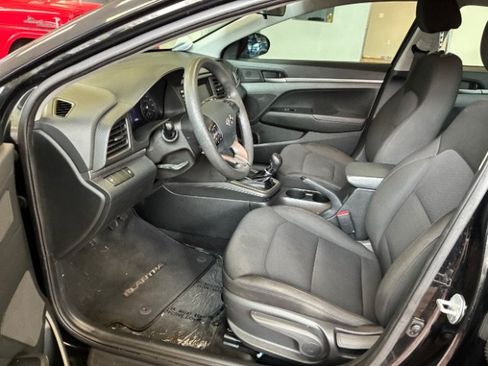 Used 2019 Hyundai Elantra SE w/ Cargo Package FWD image 16