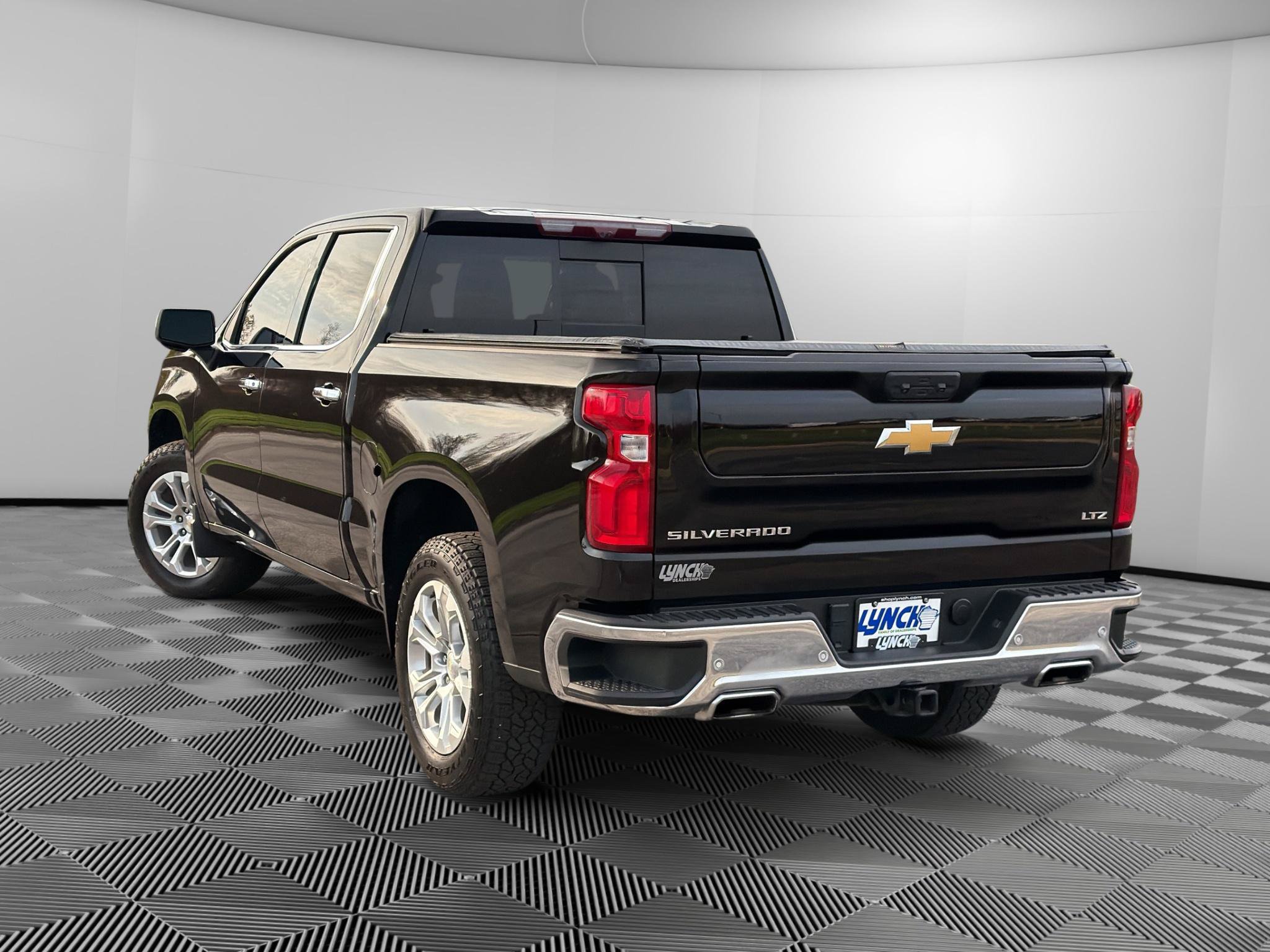 Used 2024 Chevrolet Silverado 1500 LTZ w/ LTZ Premium Package AWD/4WD image 2