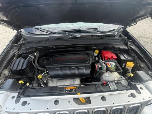 Used 2018 Jeep Renegade Limited image 26