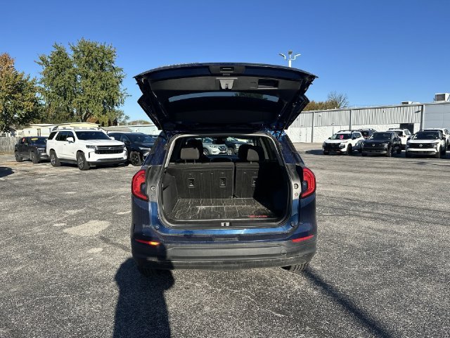 Used 2023 GMC Terrain SLE w/ Driver Convenience Package FWD image 28