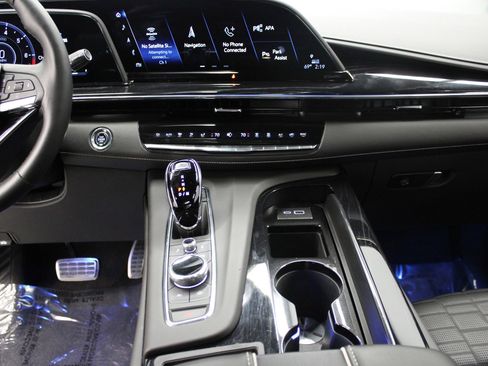 Certified 2023 Cadillac Escalade ESV V image 37