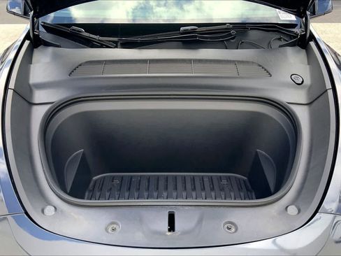 Used 2024 Tesla Model Y 2WD image 8