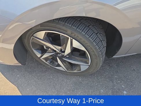 Used 2023 Hyundai Elantra Limited FWD image 12