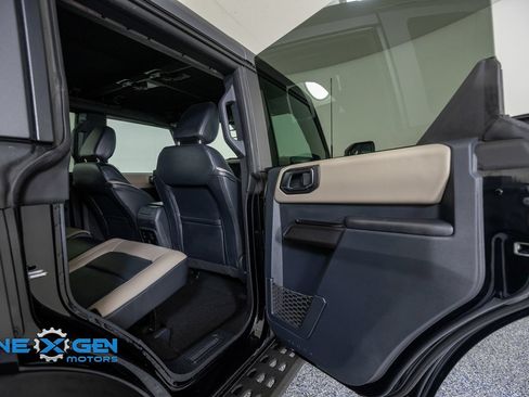 Used 2024 Ford Bronco Wildtrak AWD/4WD image 39