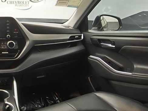 Used 2021 Toyota Highlander XLE FWD image 15
