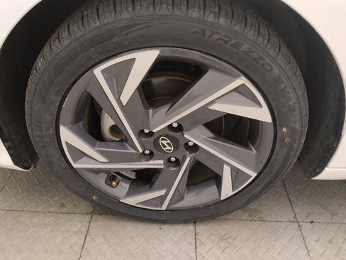 Used 2025 Hyundai Elantra Sport FWD image 31