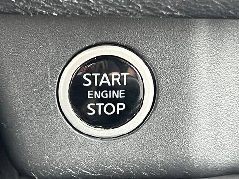 Used 2022 Nissan Rogue SV AWD/4WD image 28
