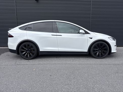 Used 2022 Tesla Model X image 6