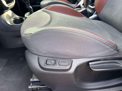 Used 2014 FIAT 500L Trekking w/ Popular Equipment Group FWD image 30