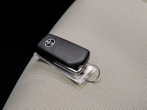 Used 2021 Toyota Corolla LE FWD image 58