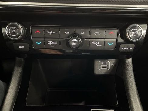 Used 2025 Jeep Compass Trailhawk image 43