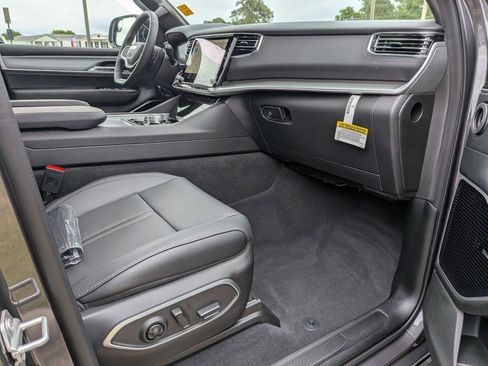 New 2026 Jeep Grand Wagoneer Limited AWD/4WD image 25