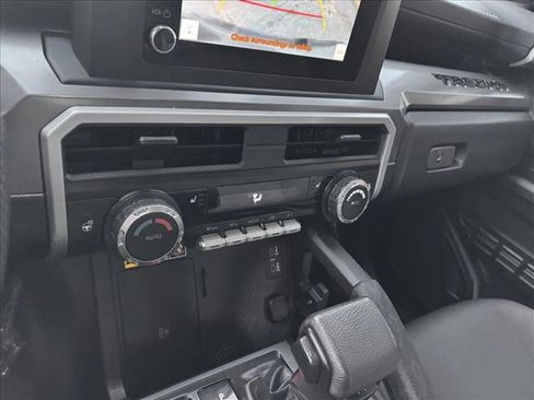 Used 2024 Toyota Tacoma TRD Off-Road image 15