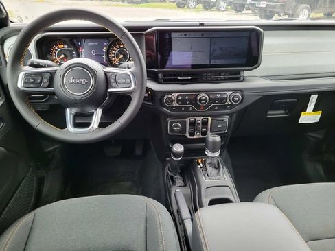 Used 2024 Jeep Wrangler Unlimited Sahara AWD/4WD image 3