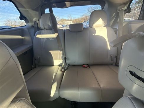 Used 2019 Toyota Sienna XLE image 22