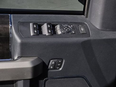 Used 2022 Ford F250 Lariat w/ Lariat Ultimate Package AWD/4WD image 31