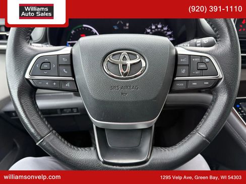 Used 2021 Toyota Sienna XLE image 21