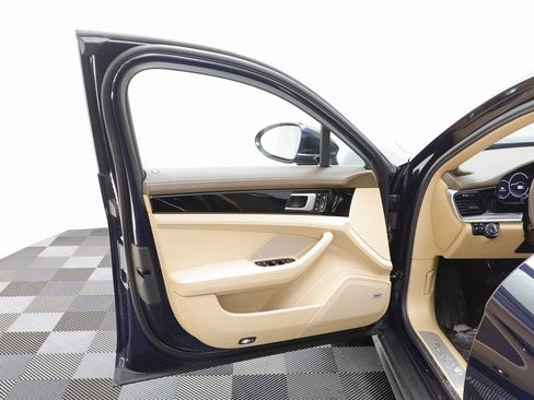 Used 2018 Porsche Panamera 4 image 5