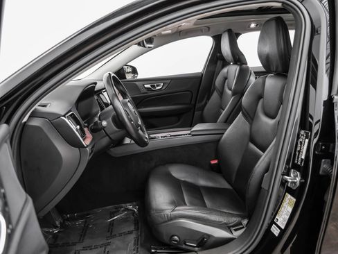 Used 2021 Volvo V60 T5 Momentum w/ Climate Package image 33