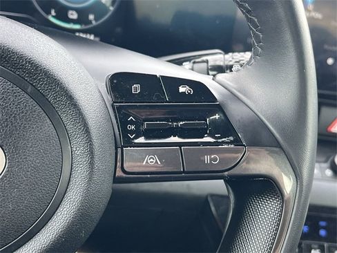 Certified 2025 Hyundai Elantra SEL image 21