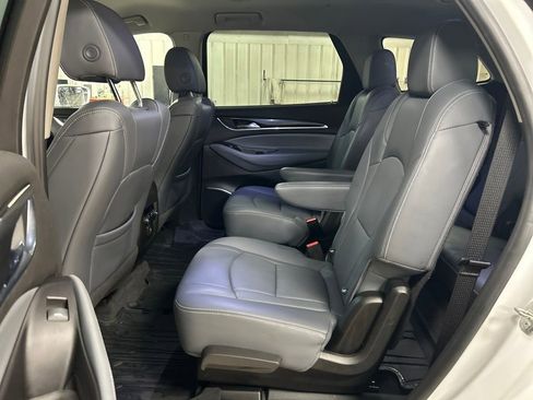 Used 2019 Buick Enclave Essence image 25