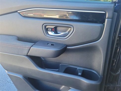 Used 2025 Honda Pilot Sport image 13