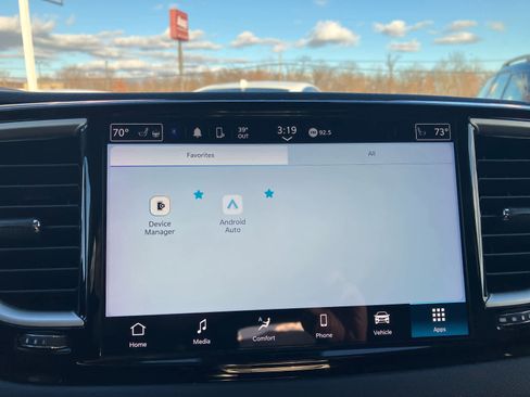 Used 2024 Chrysler Pacifica Touring-L image 23